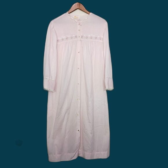 Barbizon Vintage Button Up Nightgown Embroidered Flowers Lace Smocked Small? - Picture 1 of 8